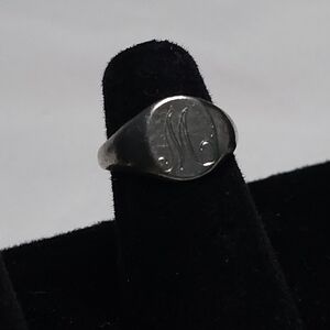 Vintage Sterling silver initial "W" ring size 4